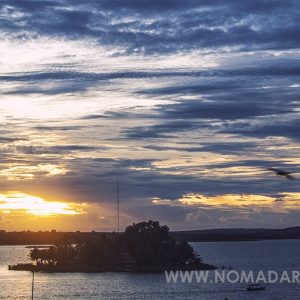 Isla las Flores (pequeña isla turística, muy colorida)