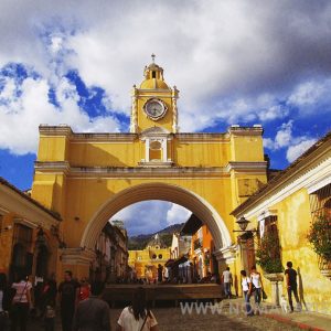 Antigua Guatemala (uno de los primeros pueblos de américa, mucha historia, colonial)