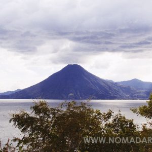 Lago Atitlán (imponente y místico, volcanes y un gran lago)