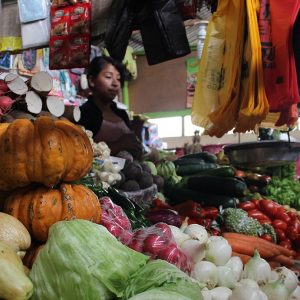 Mercados (aunque muy parecidos a los mexicanos, ahí está la meca de lo que come, hace y cocina el pueblo para el pueblo)