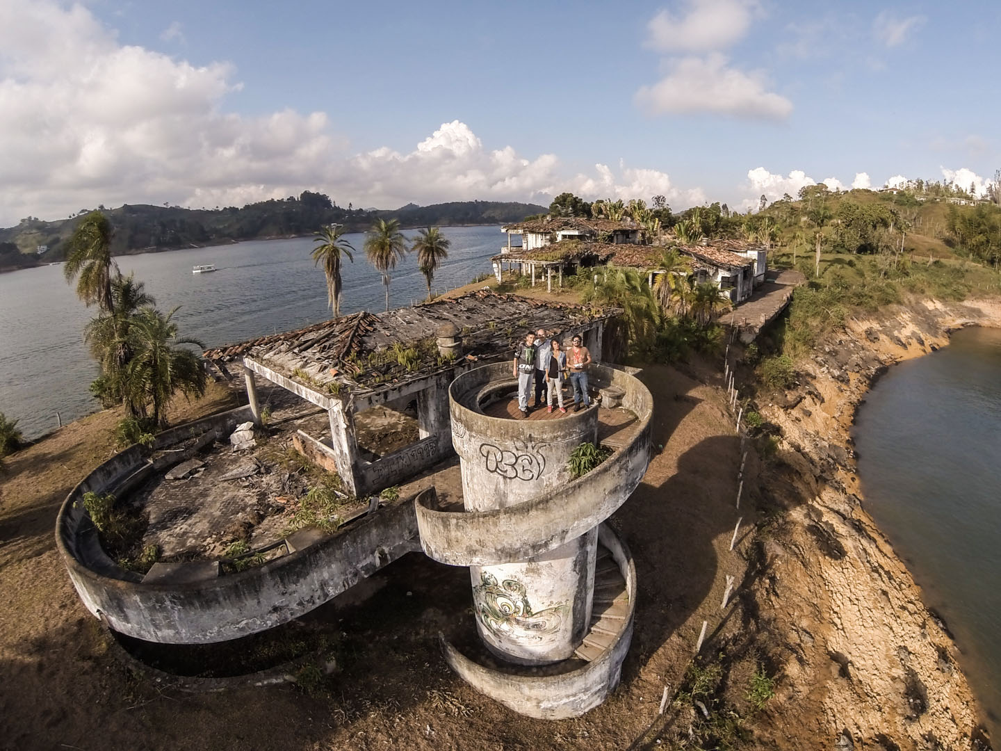 NOMADARTE COLOMBIA GUATAPE