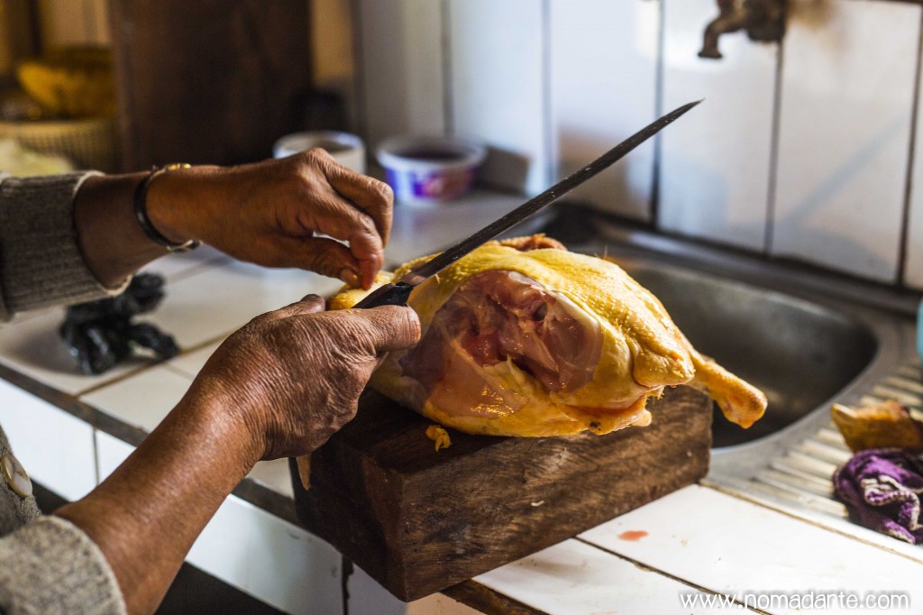 Ecuador, cosas que debes saber de Ecuador, viajando por latinoamerica, pollo en Eccuador