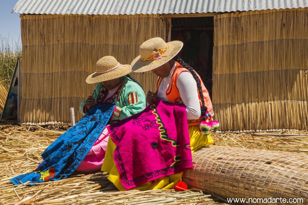 NOMADARTE, PERU, MOCHILEROS, ISLA DE UROS, TITIKAKA