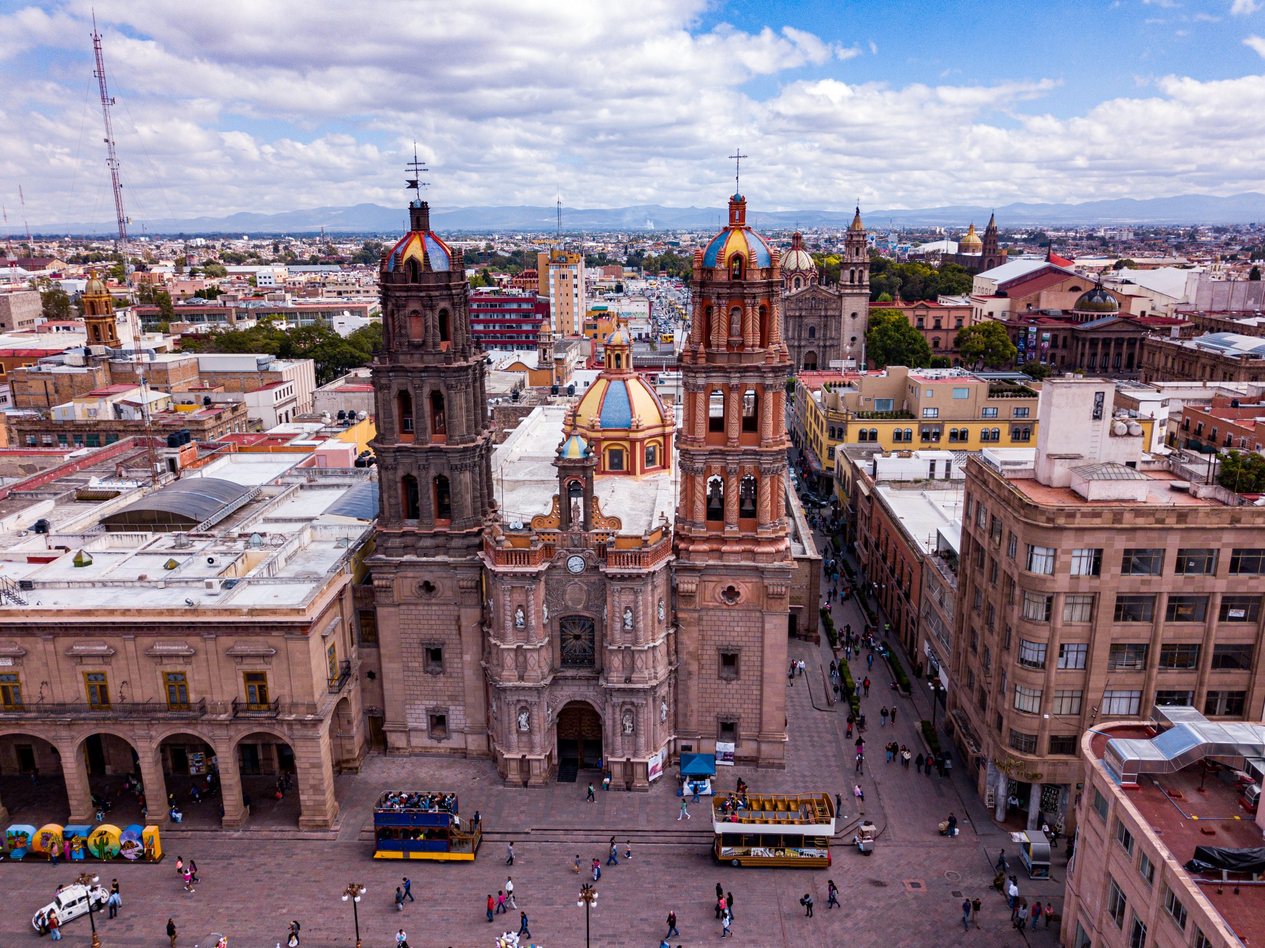 plaza de armas, catedral de san lus potosi, centro histórico de san luis potosi. 