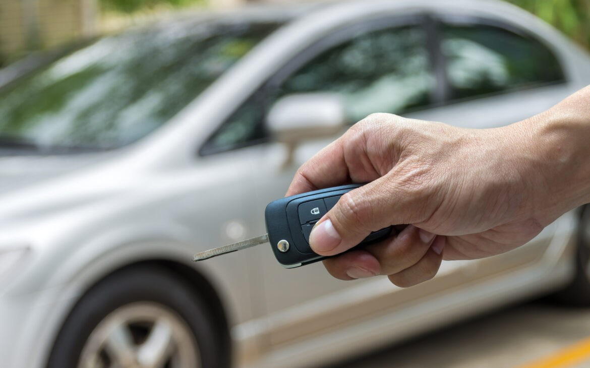 Debes alquilar un auto, ya que los lugares tienen entre sí bastante distancia y no querrás desperdiciar tu día en el transporte